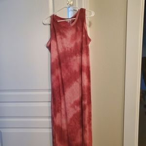 Adorable dark color coral dress.
